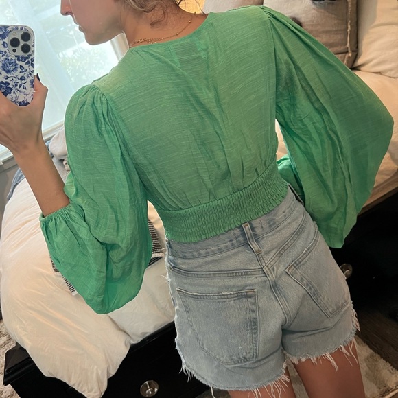 Hello Molly Long Sleeve Cropped Balloon Sleeve V-Neck Blouse - Picture 6 of 9